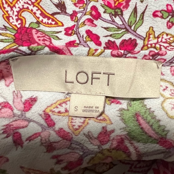 LOFT Woman’s Multicolor Floral V Back Elastic Hem Blouse Size Small - Picture 3 of 6